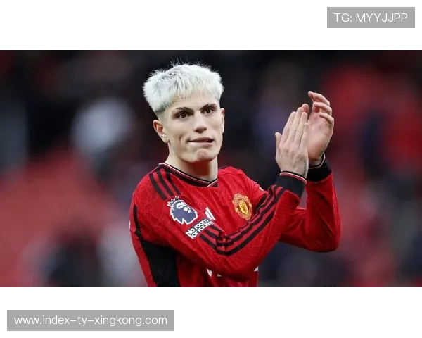 曼联重金追神腰受阻三大引援集体停滞冬窗仅剩一线希望局面堪忧 曼联重金追神腰受阻三大引援集体停滞冬窗仅剩一线希望局面堪忧