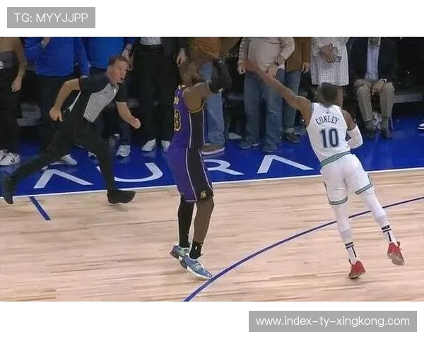 毫厘之间：那记封盖如何改变了湖人的赛季轨迹？