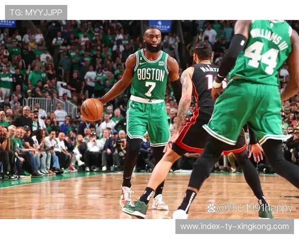 布朗外线造威胁,波士顿拉大比分距离