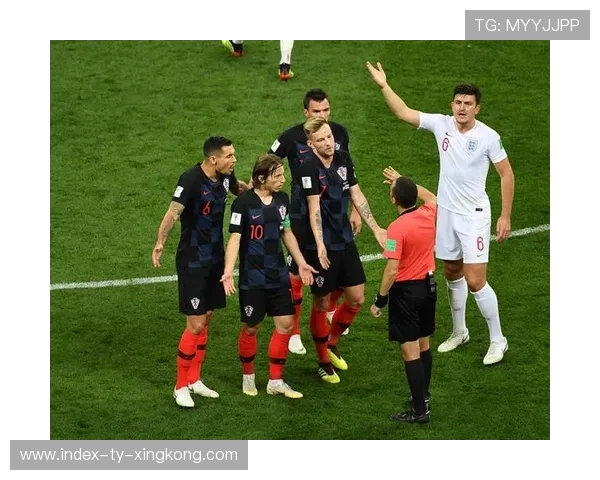 罗马中路直塞不断穿透，对方组织被完全打乱：足球场上的无敌策略